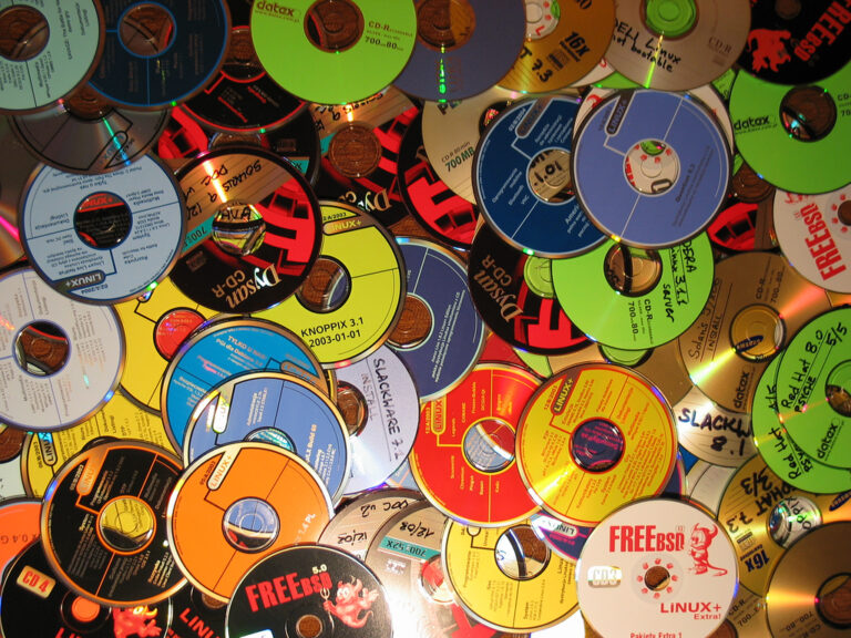 March 2nd, 1983: A Historic Milestone in Music Industry with the Launch of CD Players and 16 Albums on CD