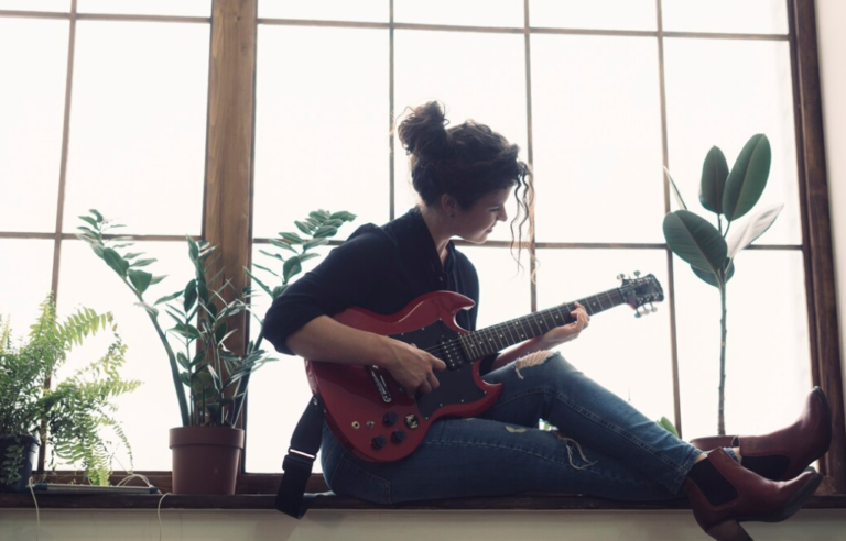 Easy Ways To Play The E Flat Minor Pentatonic Scale